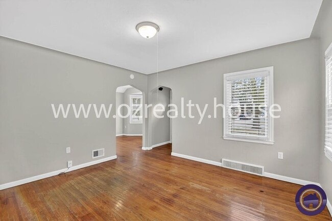 Foto del edificio - 110 Pasadena Blvd