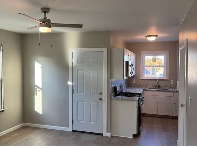 Foto del edificio - 545 Rivet St