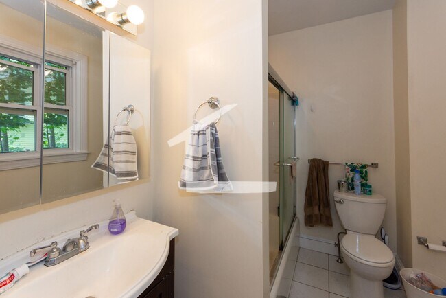 Foto del edificio - Charming 5 Bedroom-No Broker Fee