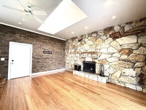 Building Photo - 1189 E Ridgedale Ln