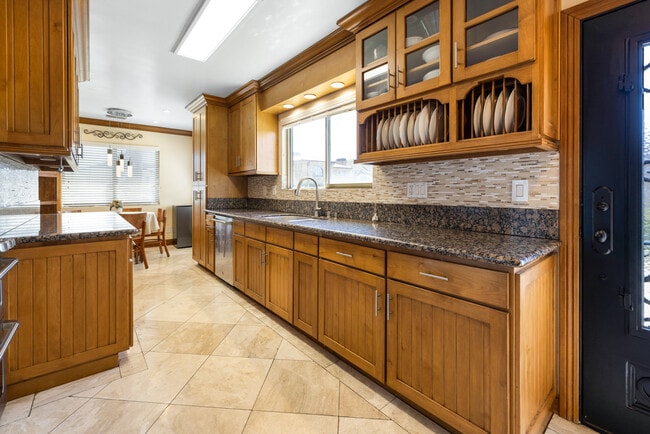 Foto del edificio - 401 Holmwood Dr