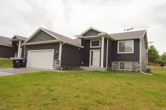 Building Photo - 6703 Clarkia Dr NW