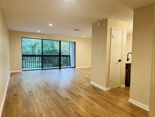 Building Photo - 3900 Aspen Dr