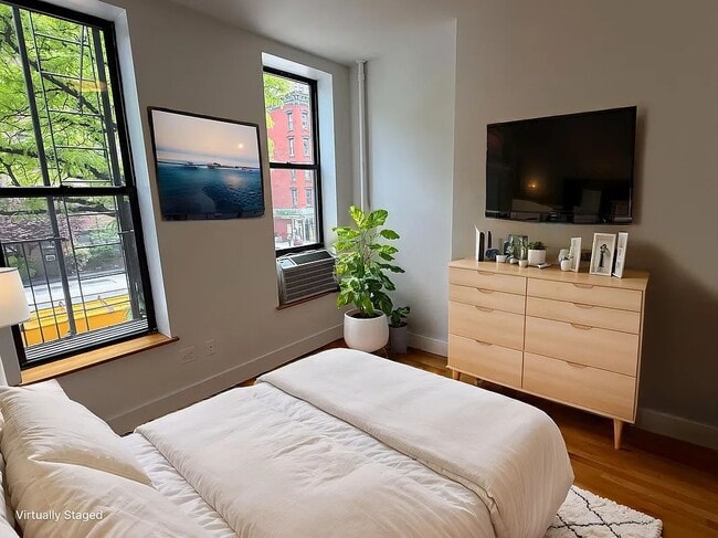 Building Photo - 639 Tenth Avenue