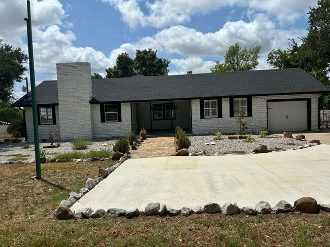 Building Photo - FarmHouse with Room for Everyone