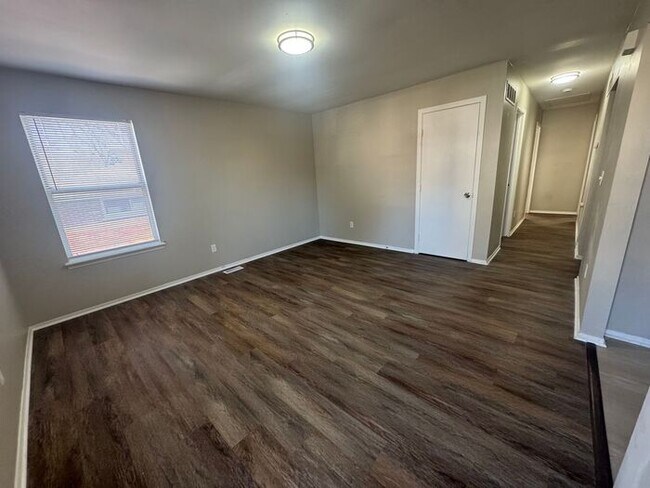 Building Photo - Renovated 3-bedroom, 1-bathroom home