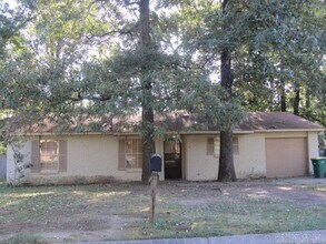 Building Photo - 3939 Wooddale Dr