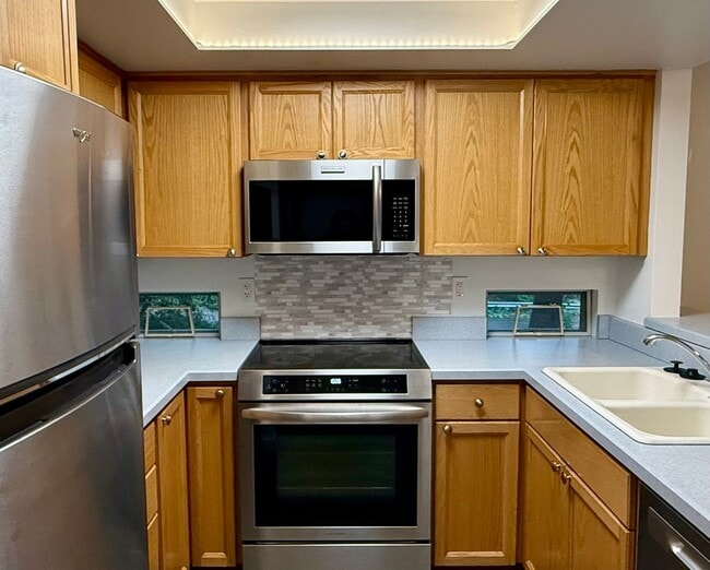 Building Photo - Beautiful 2 bed, 1.5 bath Condo located in...