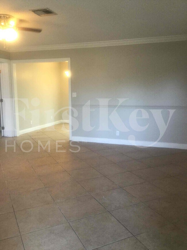 Foto del edificio - 6817 Massachusetts Dr