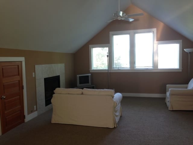 Building Photo - 11091 Battle Point Dr NE