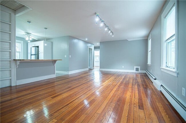 Foto del edificio - 80-80 Forest St