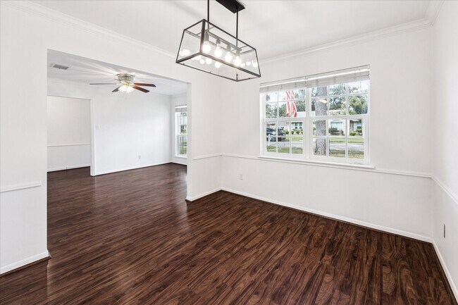 Building Photo - 2314 Eaglerock Dr
