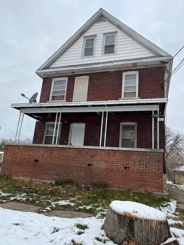 Primary Photo - 1774 Falls St