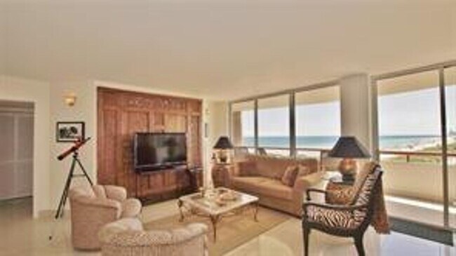 Building Photo - 15645 Collins Ave