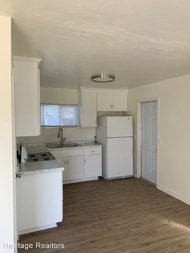 Building Photo - 2 br, 1 bath House - 322 Walnut Street