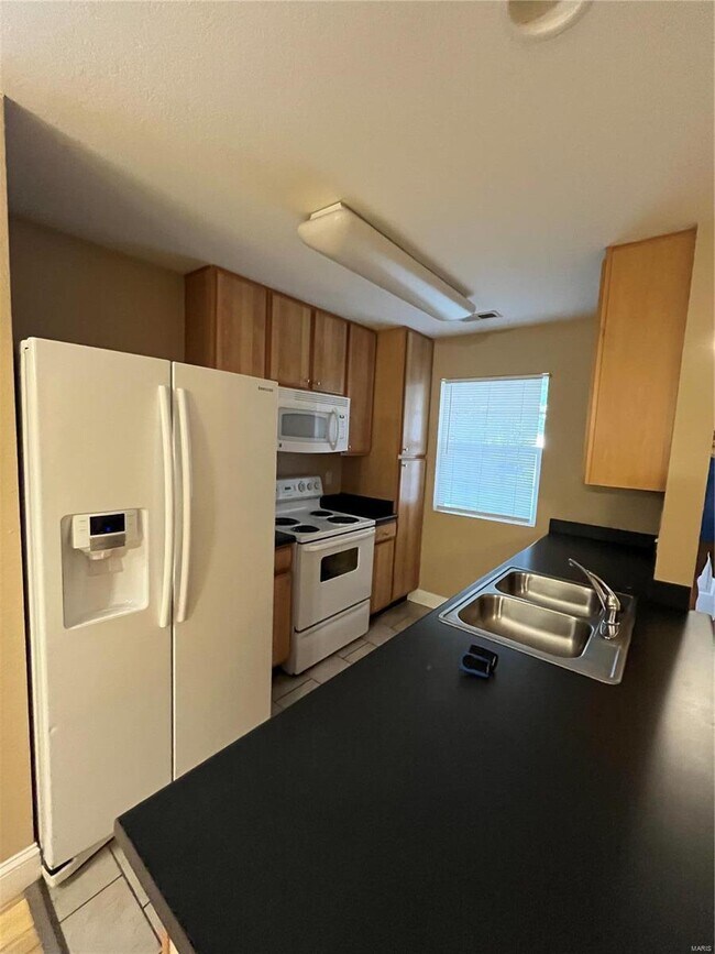 Foto del edificio - 743 Woodside Creek Dr