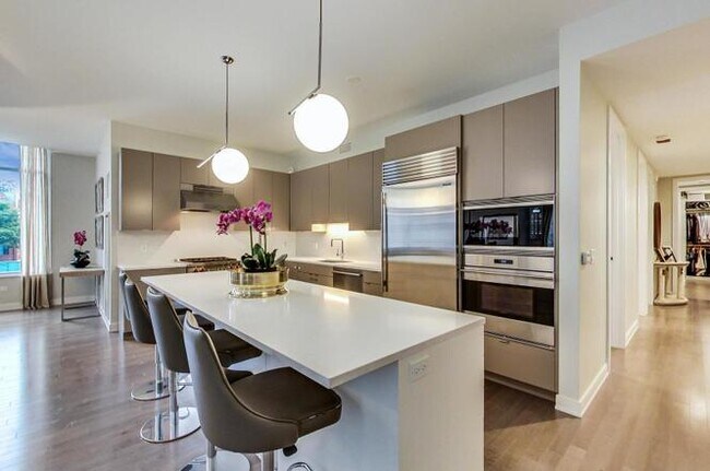 Foto del edificio - 540 W Webster Ave