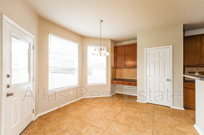 Building Photo - 5731 White Oak Cove