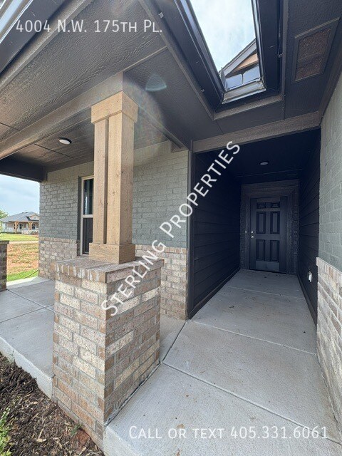 Foto del edificio - 4004 NW 175th Pl