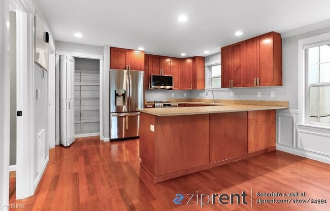 Building Photo - 3 br, 3.5 bath Townhome - 3010 21st Avenue...