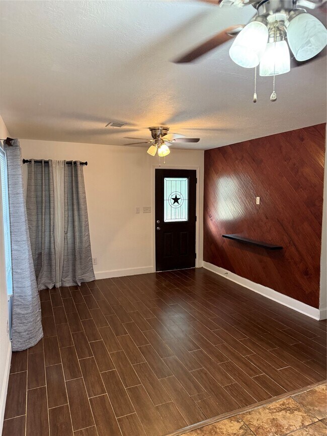 Foto del edificio - 919 Lovett St