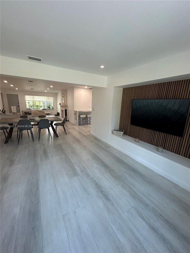 Photo - 935 Lincoln St House