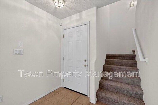 Foto del edificio - 8001 Vinemont Pl NW