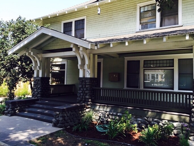 Foto principal - 652 N Marengo Ave