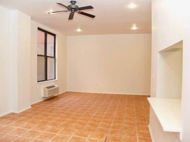 Sala de estar - 111 Mulberry St