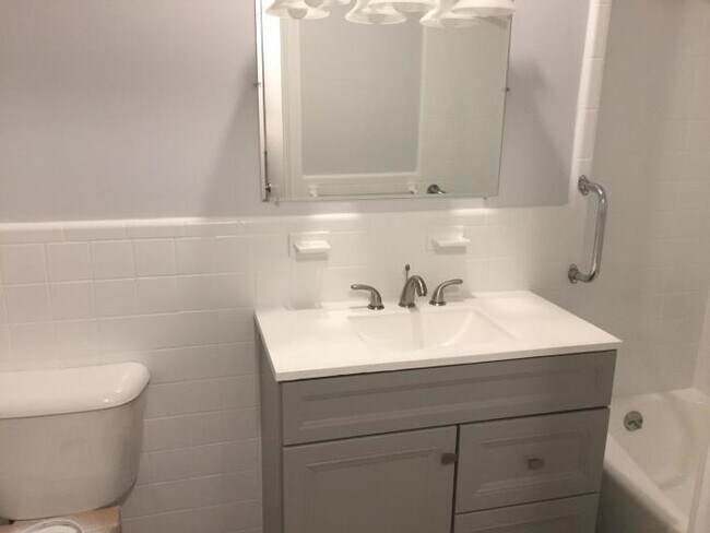 Building Photo - 1 bedroom in Dennis MA 02639