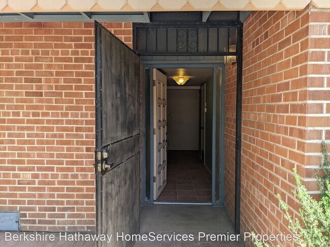 Foto del edificio - 3 br, 2 bath House - 5141 E. Hawthorne Pl