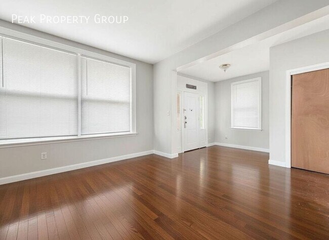 Foto del edificio - 227 E Northwood Ave