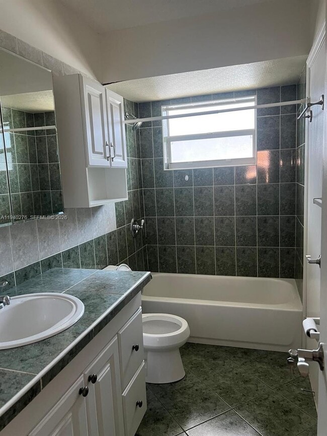 Building Photo - 5181 W Oakland Park Blvd