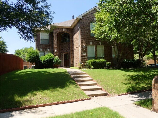 Building Photo - 3029 Golden Gate Dr