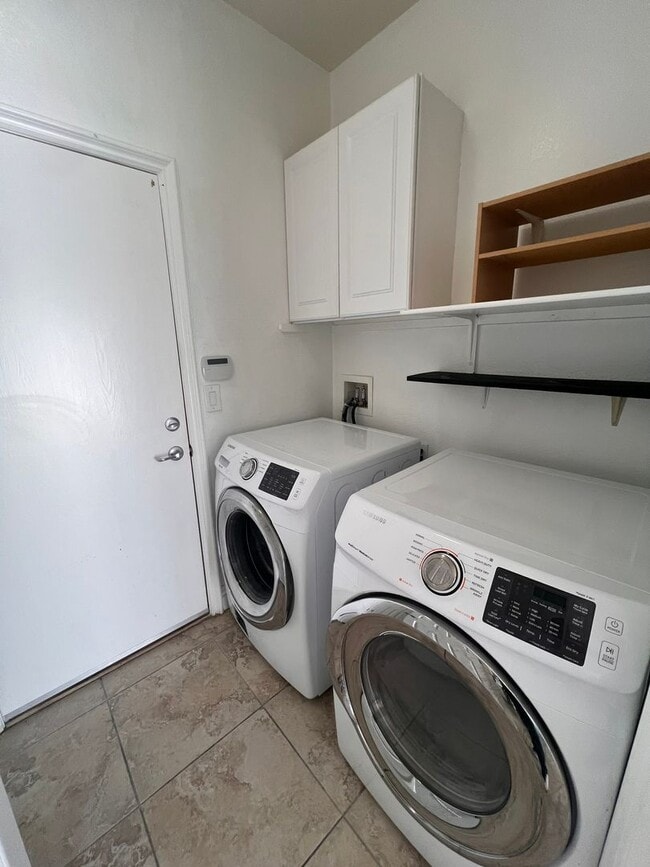 Building Photo - Gated Community / Providence Community / 4...
