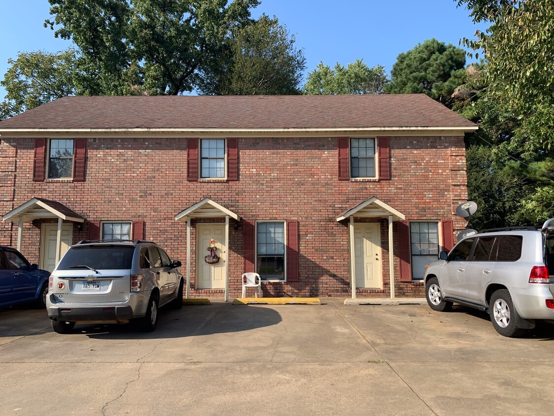 Primary Photo - 104 E Center St