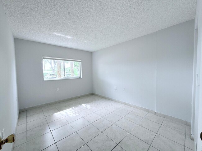 Building Photo - 1127 Lake Terry Dr
