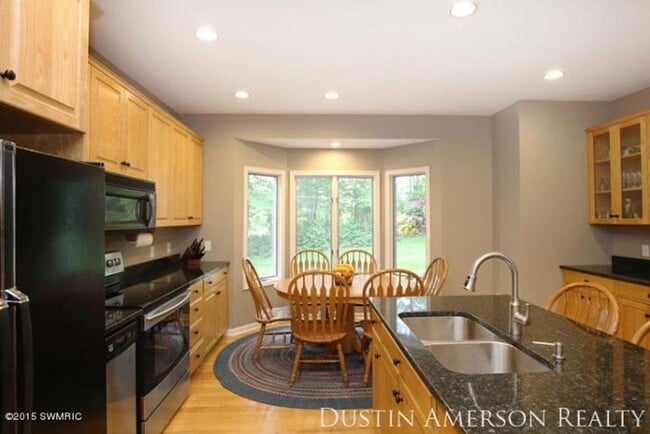 Building Photo - 7799 Abby Ln SE