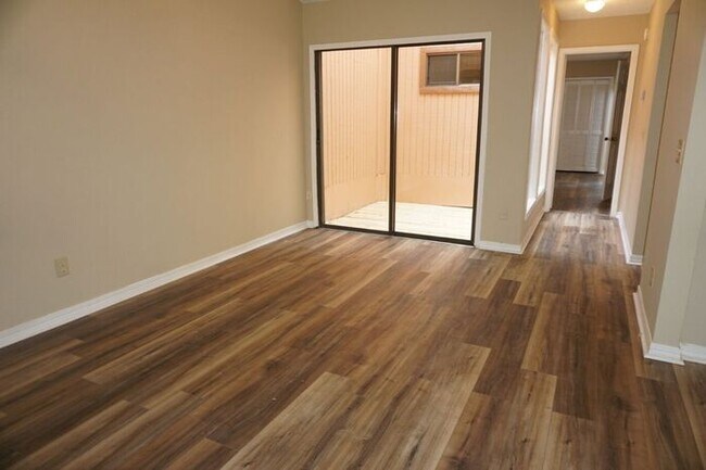 Foto del edificio - Southside ~~ One story townhome