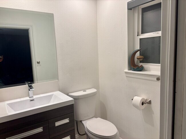 Foto del edificio - 238 Lakeview Dr