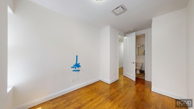 Building Photo - 116 E 60th St