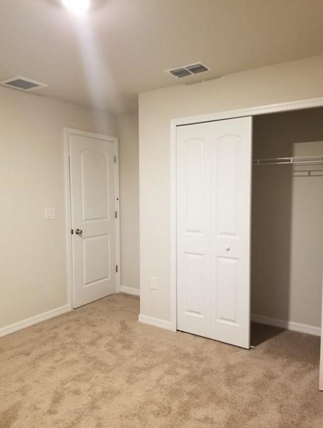 Foto del edificio - AVAILABLE NOW! NW CAPE CORAL - 3 Bedrooms - 2 Bathrooms - 2 Car Garage