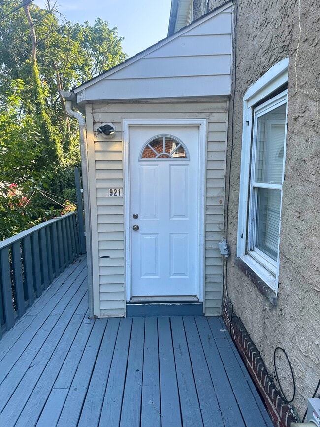 Photo - 921 E 15th St House