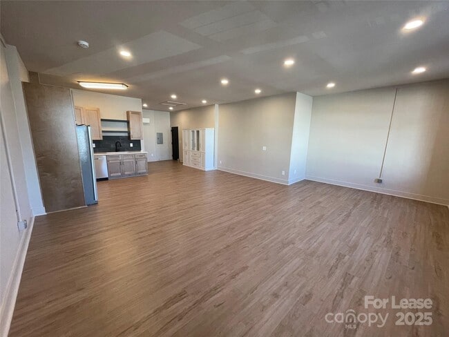 Foto del edificio - 233 W Main St