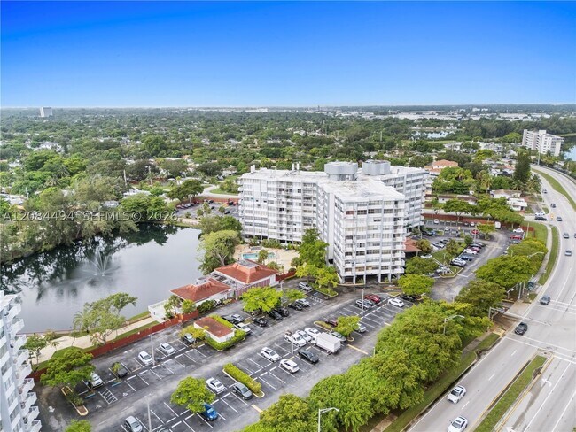 Foto del edificio - 1200 NE Miami Gardens Dr
