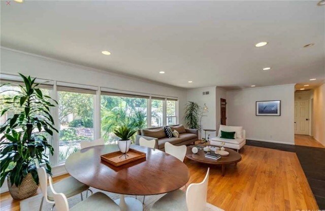 Foto del edificio - 3352 Longridge Ave