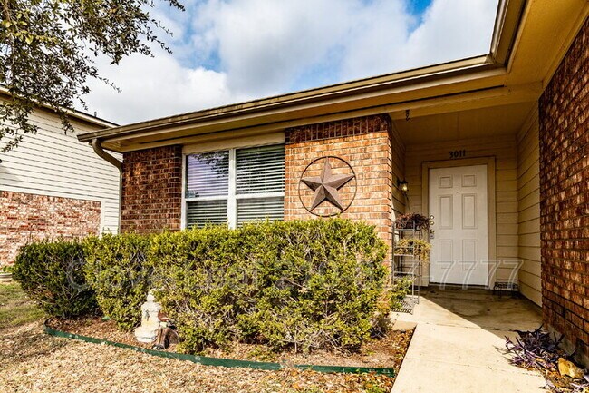 Building Photo - 3011 Pedernales Dr