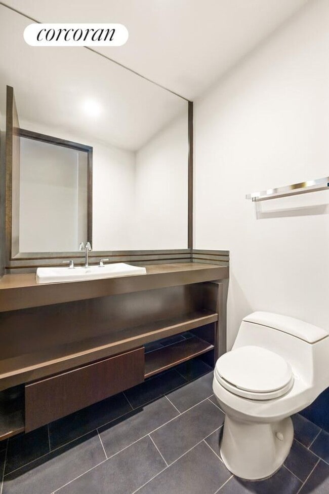 Building Photo - 40 Broad St