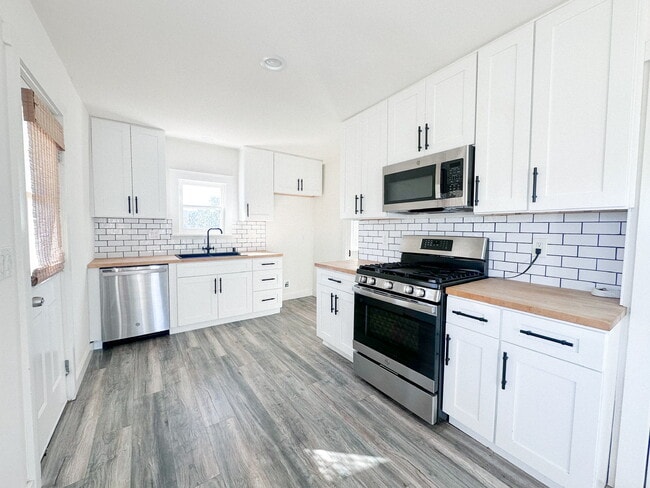 Building Photo - 741 Jazmin Ave