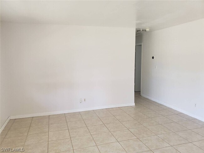 Building Photo - 1306 Hibiscus Dr
